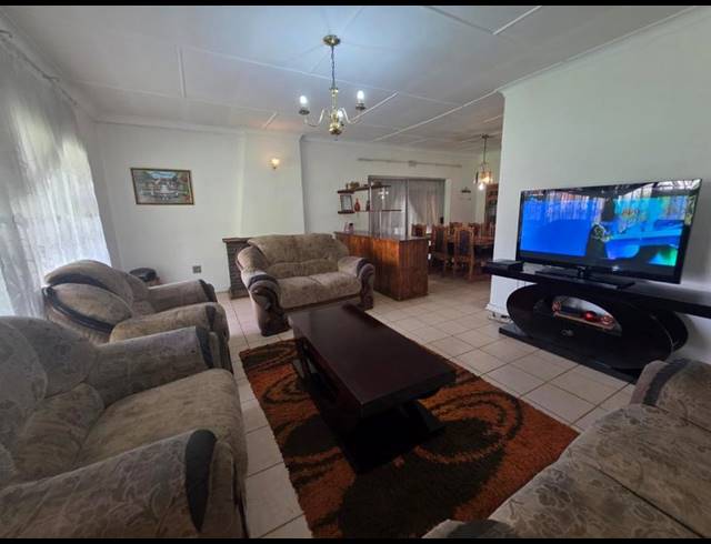 3 BEDROOM HOUSE FOR SALE IN GREENHILLS